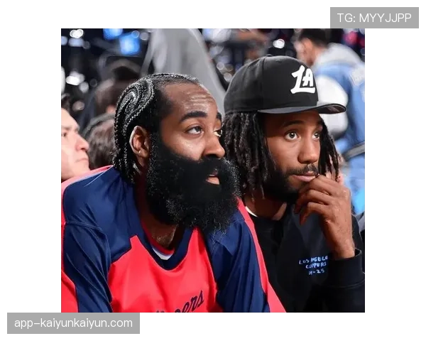 特写：詹姆斯·哈登助攻数升至历史第15位，快船主场播放致敬视频